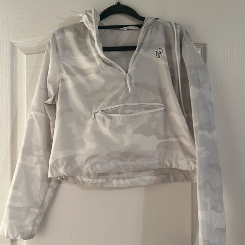 Windbreaker, camo, draw string pull over